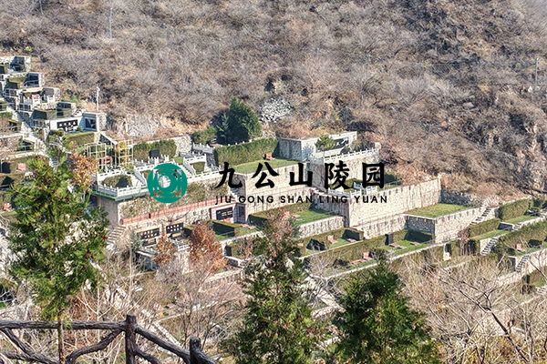 北京公墓不续费会扔骨灰吗？